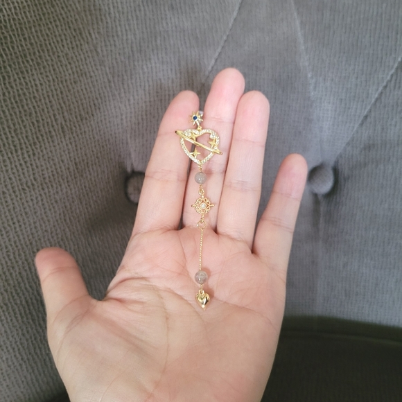 La Meno Saturn🪐 Heart❤ Cascading Earrings - Picture 9 of 16